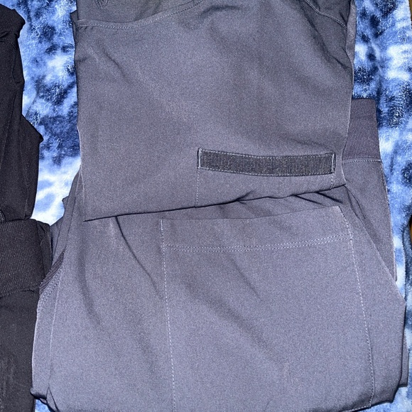 Scrub sets - Picture 2 of 2